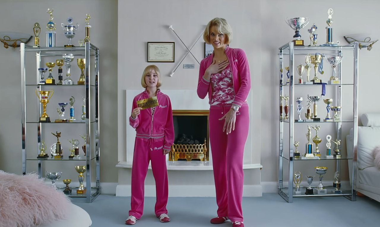 #фифоффтоп
Включила Чарли и шоколадную фабрику 2005 года, а там так прекрасно сделаны интерьеры, я уже и забыла
4 ребёнка героя, кроме самого Чарли, показаны стереотипично: грязнуля и обжора, избалова... | Сетка — социальная сеть от hh.ru