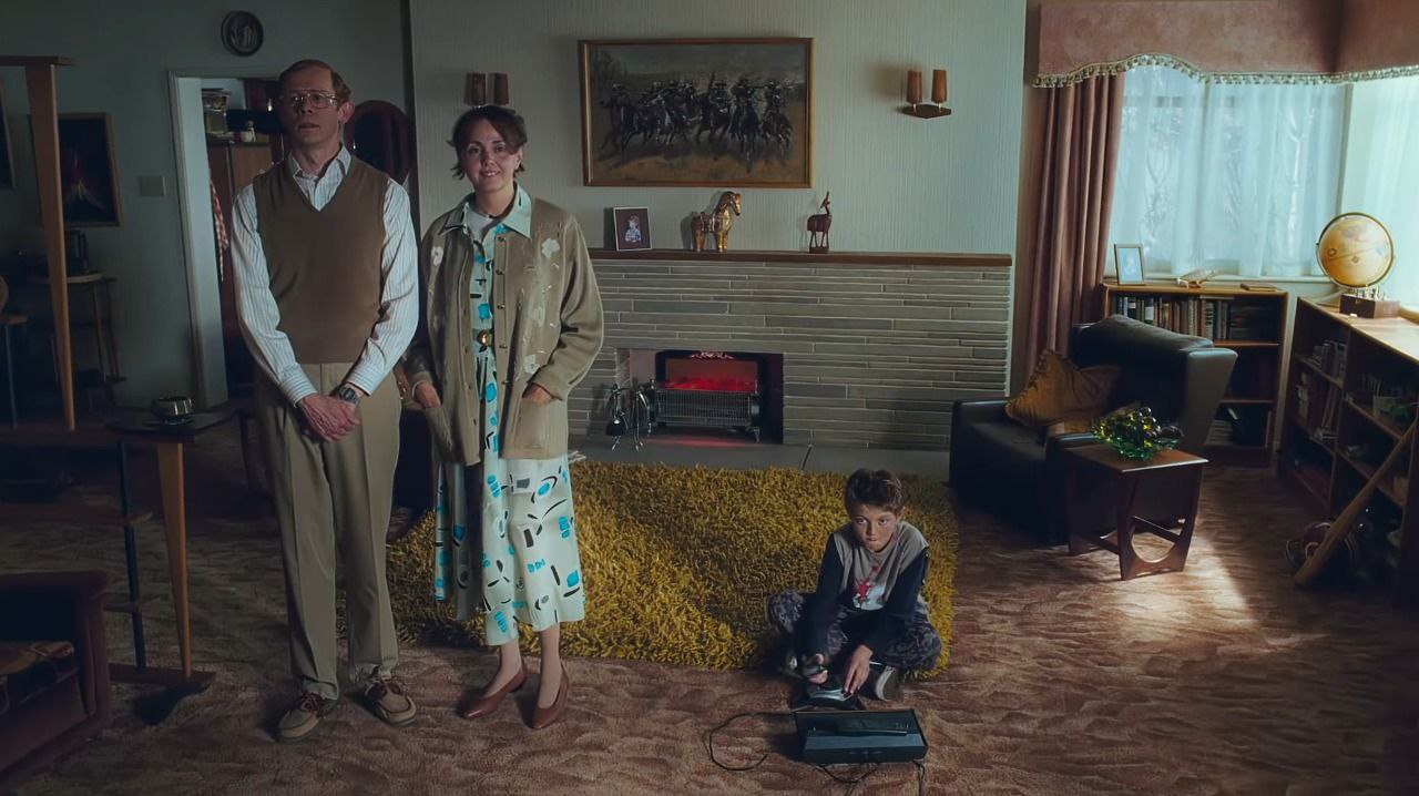 #фифоффтоп
Включила Чарли и шоколадную фабрику 2005 года, а там так прекрасно сделаны интерьеры, я уже и забыла
4 ребёнка героя, кроме самого Чарли, показаны стереотипично: грязнуля и обжора, избалова... | Сетка — социальная сеть от hh.ru