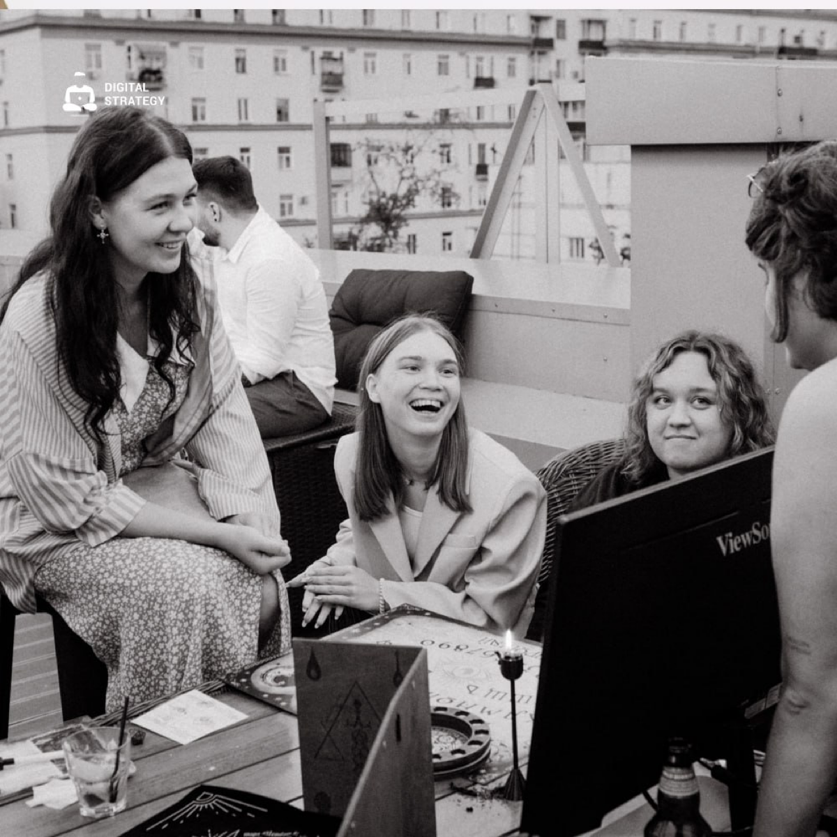 Digital Strategy 1️⃣0️⃣ лет!
Знаменательного и занимательного было много — хотим поделиться основным:
🔘В сентябре 2014 наш корабль, наконец, выбрал свое название и хорошо поплыл! Тогда мы поняли, в ка... | Сетка — социальная сеть от hh.ru