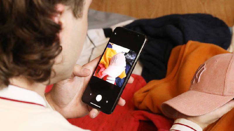 Depop запустил новую функцию по генерации описаний к товарам
Ресейл-сервис запустил функцию по генерации описаний товаров с помощью искусственного интеллекта, которая будет вместо селлера заполнять ат... | Сетка — социальная сеть от hh.ru