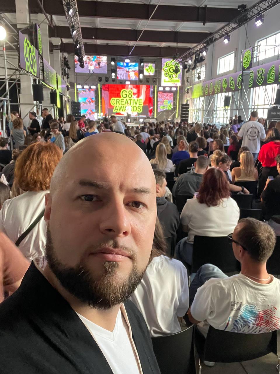 Сегодня побывал на G8: Фестиваль креативных индустрий. 
Сильно удивился большому количеству знакомы лиц, хоть и продуктовая сфера не счатается настолько креативной, и мой сегмент рынка совсем другой | Сетка — социальная сеть от hh.ru