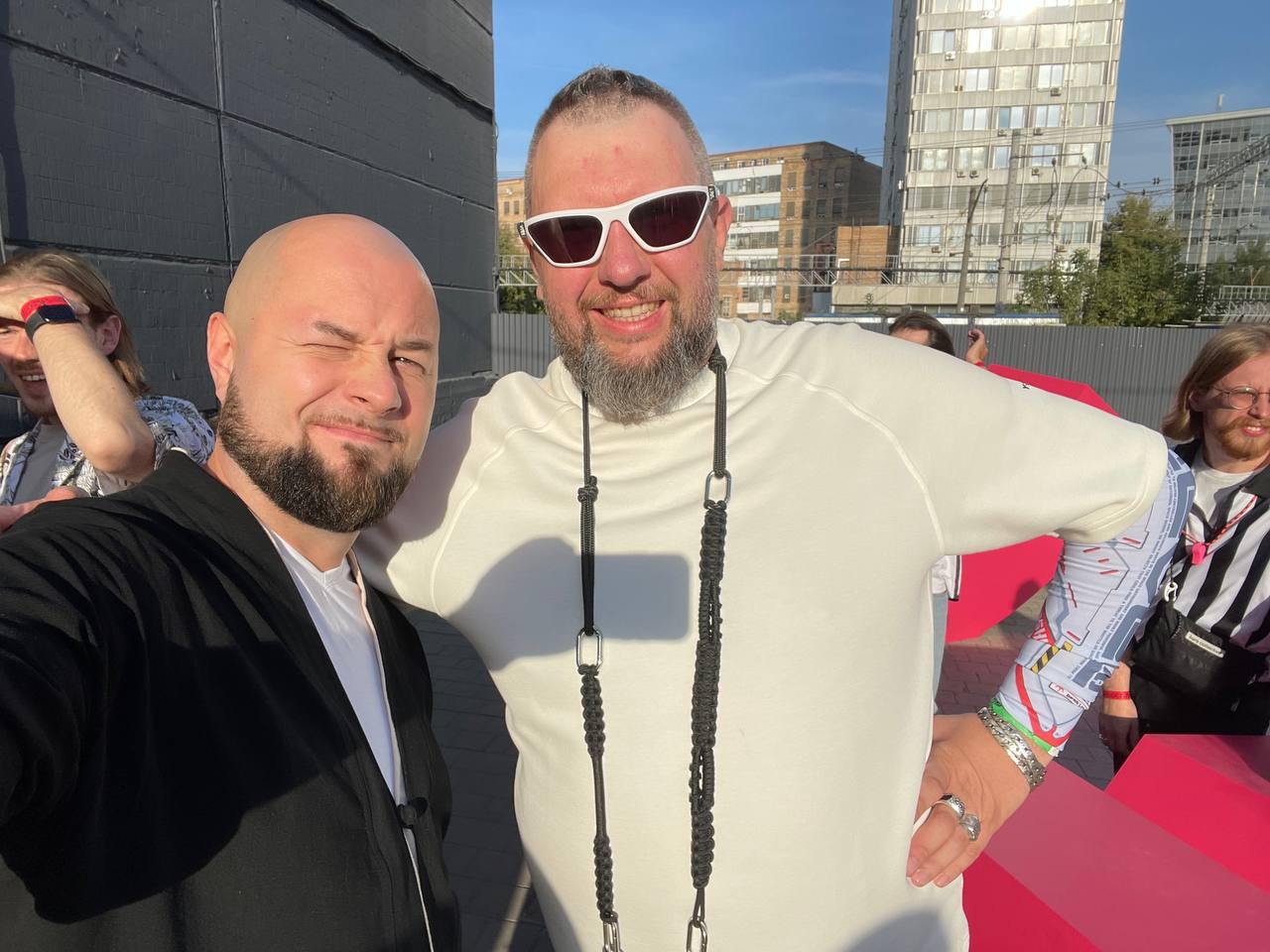 Сегодня побывал на G8: Фестиваль креативных индустрий. 
Сильно удивился большому количеству знакомы лиц, хоть и продуктовая сфера не счатается настолько креативной, и мой сегмент рынка совсем другой | Сетка — социальная сеть от hh.ru