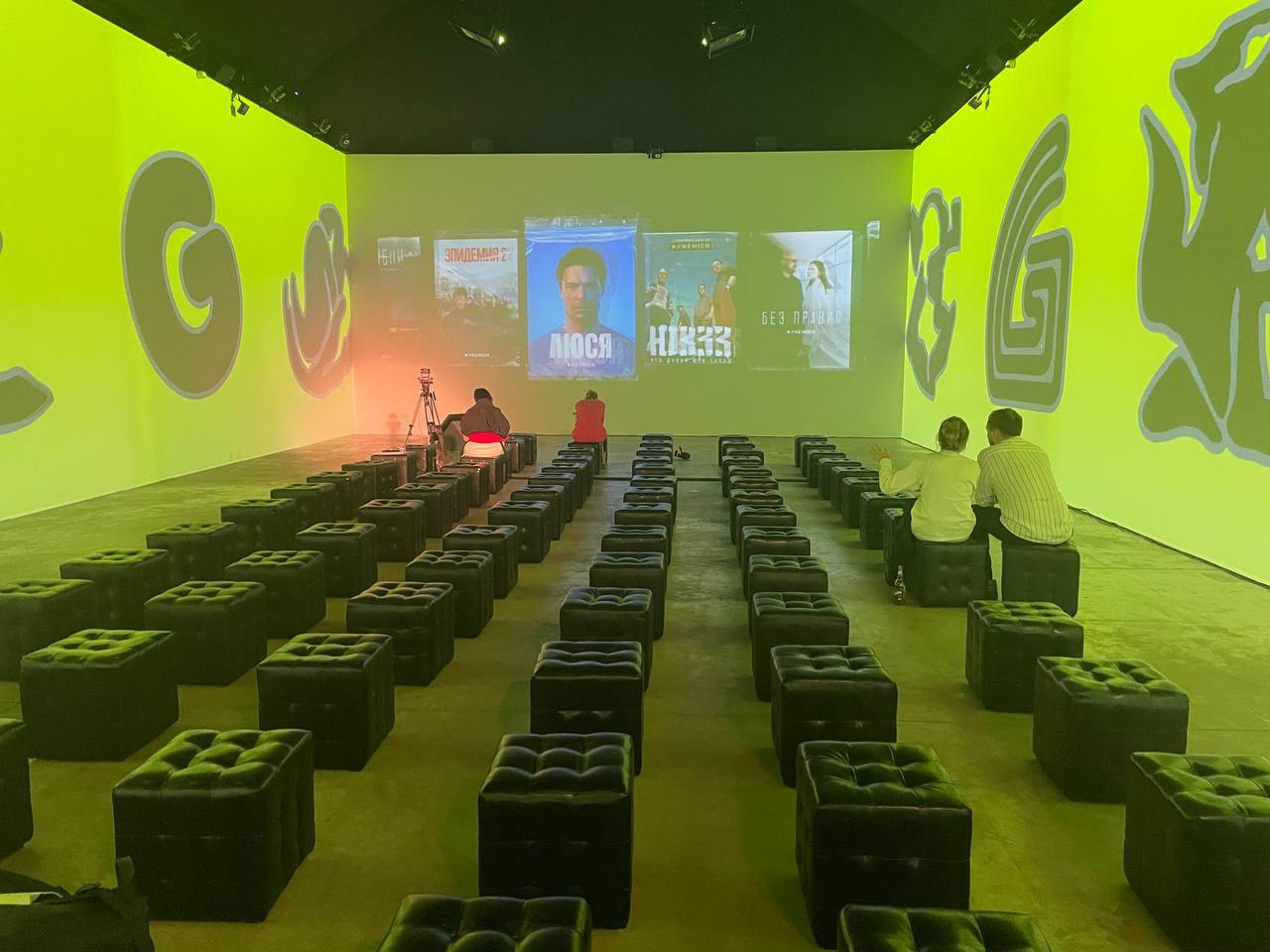 Сегодня побывал на G8: Фестиваль креативных индустрий. 
Сильно удивился большому количеству знакомы лиц, хоть и продуктовая сфера не счатается настолько креативной, и мой сегмент рынка совсем другой | Сетка — социальная сеть от hh.ru