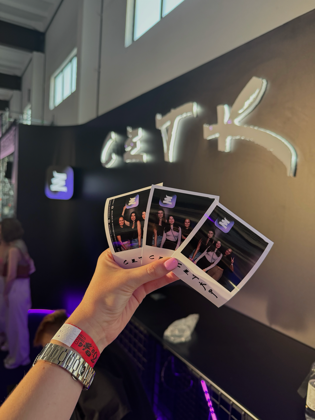 Сегодня наша команда на фестивале G8 🤩
А еще у всех посетителей есть возможность получить наш клевый мерч и сделать фото на память)) | Сетка — социальная сеть от hh.ru