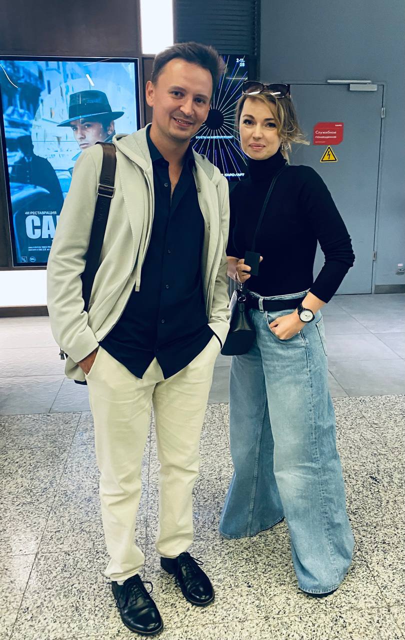 Книга Моники Блэк отправляется к @ElenaBaranovich не зря фоткалась, на удачу. 
В этот раз решил подарить Искусство легких касаний, Пелевина | Сетка — социальная сеть от hh.ru