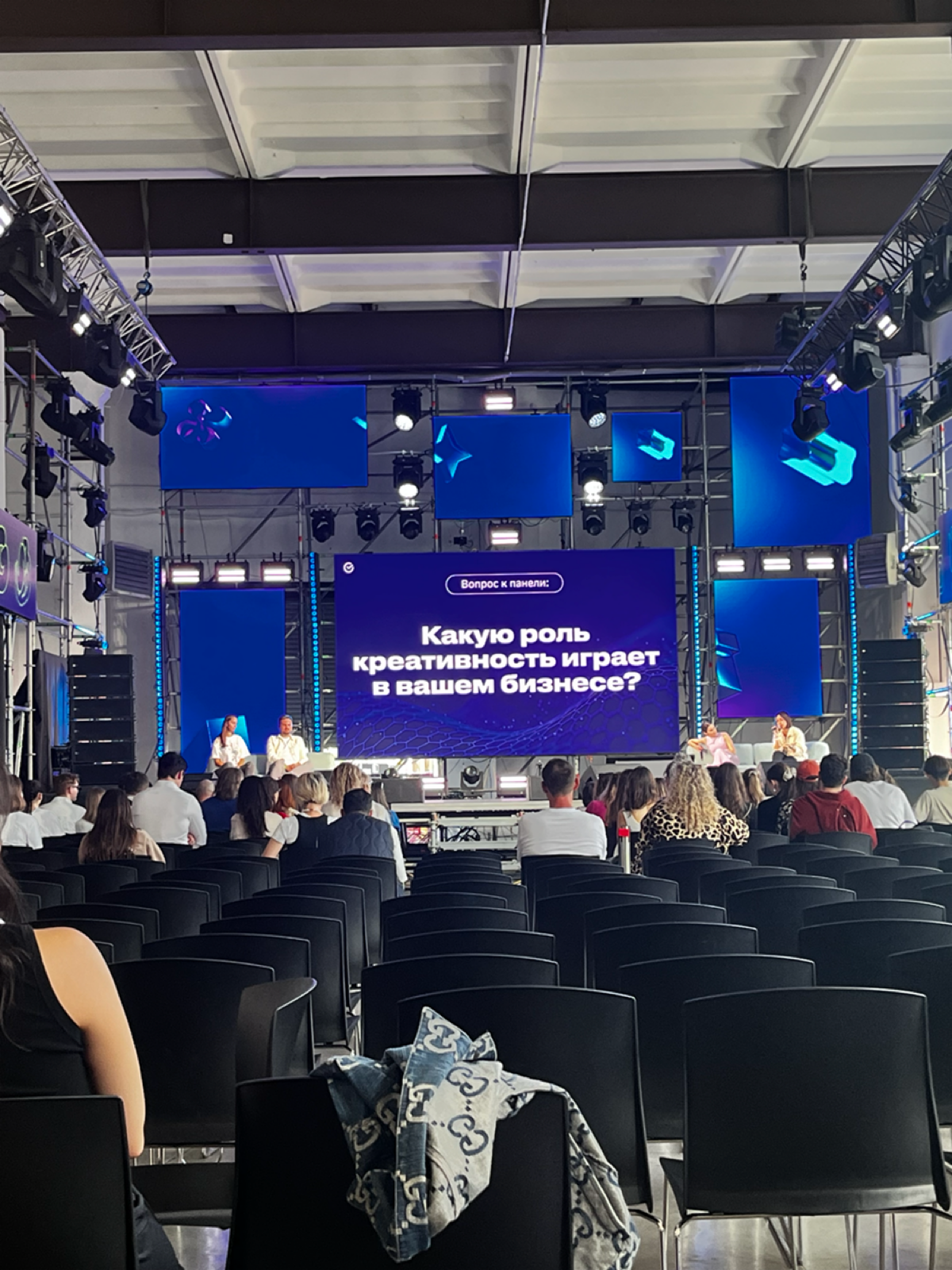 Фестиваль креативных индустрий G8: глазами young adult
Как некоторые уже знают, я провела выходные в Москве: второй год подряд еду из одной столицы в другую, чтобы нырнуть я с головой в профессиональн... | Сетка — социальная сеть от hh.ru