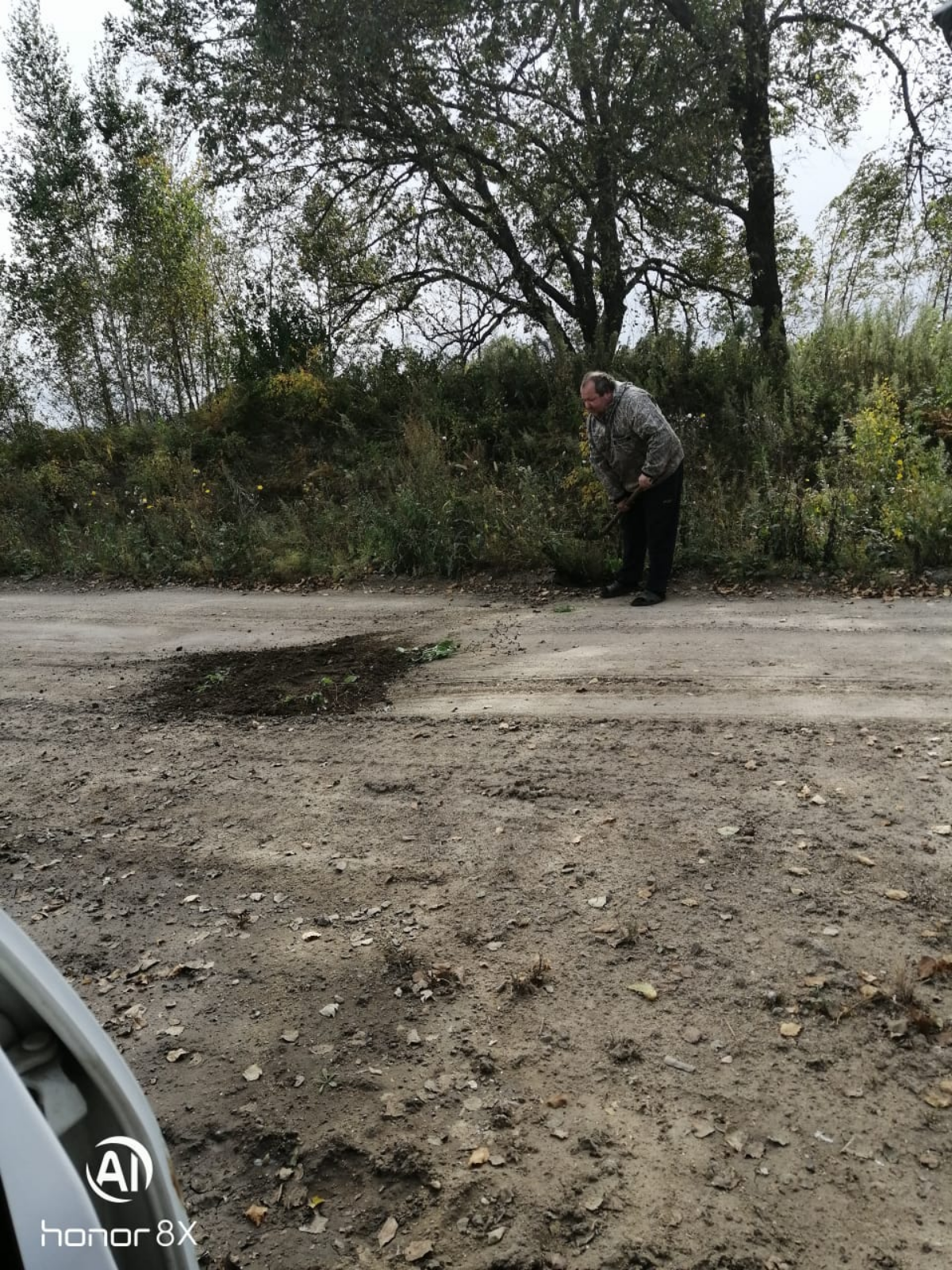 Водитель школьного автобуса закатывает ямы на дороге до каменого камера | Сетка — социальная сеть от hh.ru