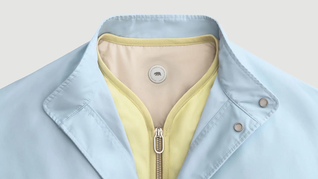 Ex-дизайнер Apple Джони Айв недавно поработал с брендом одежды Moncler. Его бюро LoveFrom разработало систему застёжки для новой коллекции двухслойных курток | Сетка — социальная сеть от hh.ru