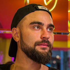 Саша Помоги