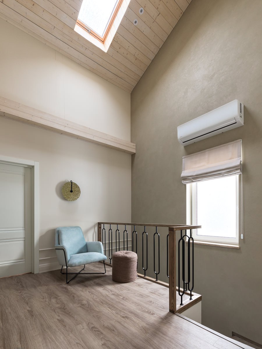 Таунхаус в Калининграде для молодой семьи и их питомца с теплыми фактурами, монохромной палитрой и арочными перегородками - Марина Безух создала элегантный интерьер на стыке минимализма и современной ... | Сетка — социальная сеть от hh.ru