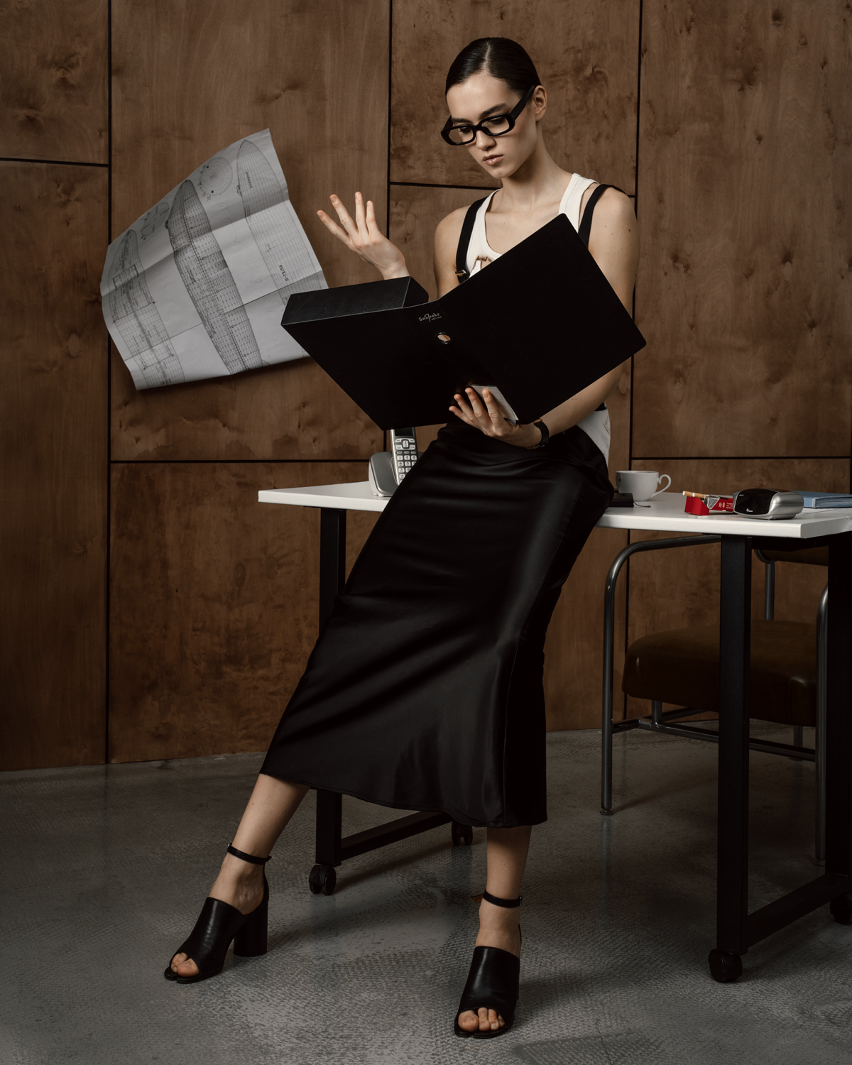 Последний день Дедлайна
ph, prod @axsash
video @sav3lii
style @grishaarishaa
mua @lunarmua, @olgasshell
md @sofia.fashiontv @dimapurinsh  @soboleva.anya | Сетка — социальная сеть от hh.ru