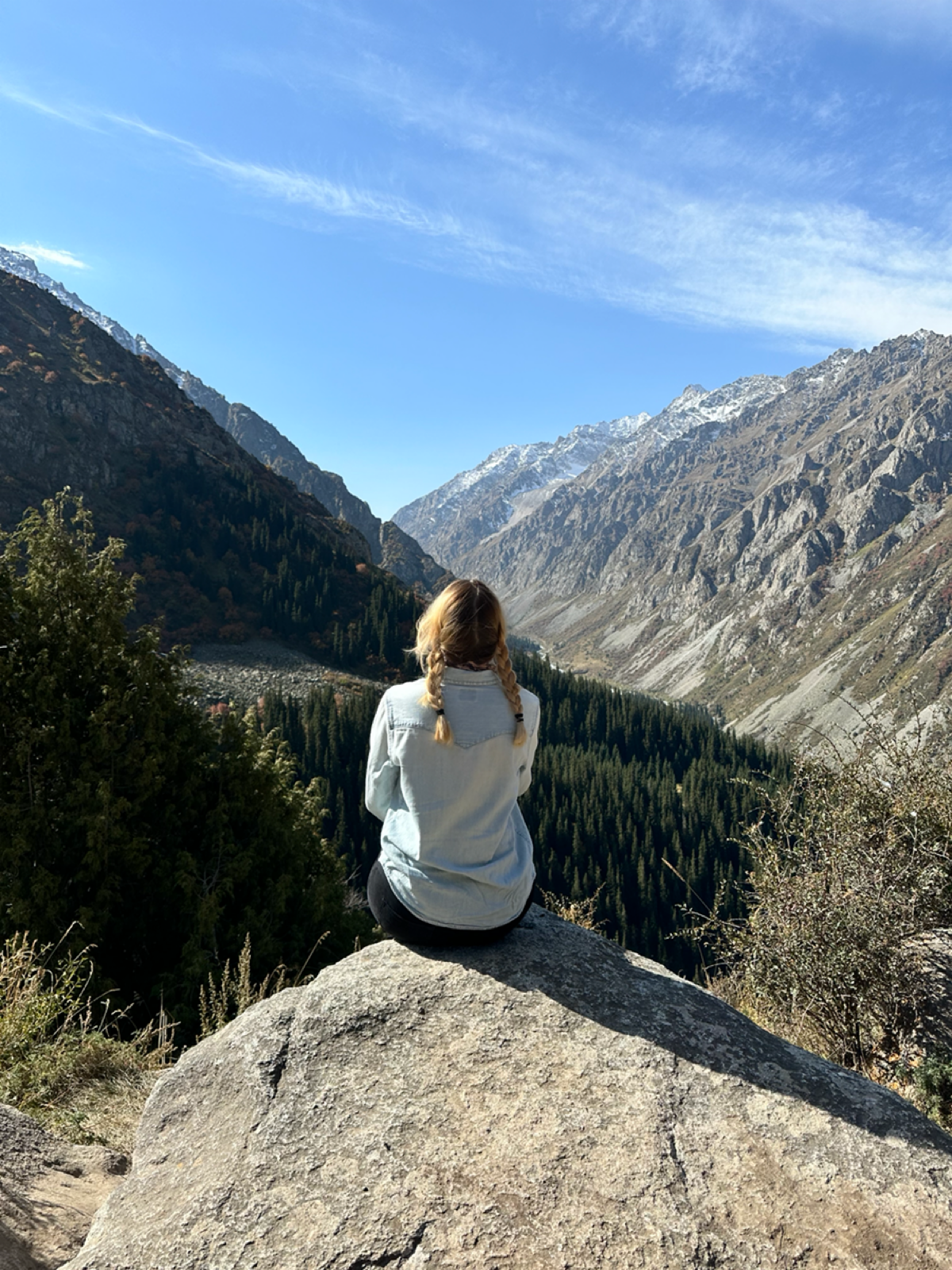 Лучшее, что можно сделать перед работой — прогуляться по осенним горам 💔
📍Ala-archa, Kyrgyzstan
#travel #it #qualityassurance #kyrgyzstan | Сетка — социальная сеть от hh.ru