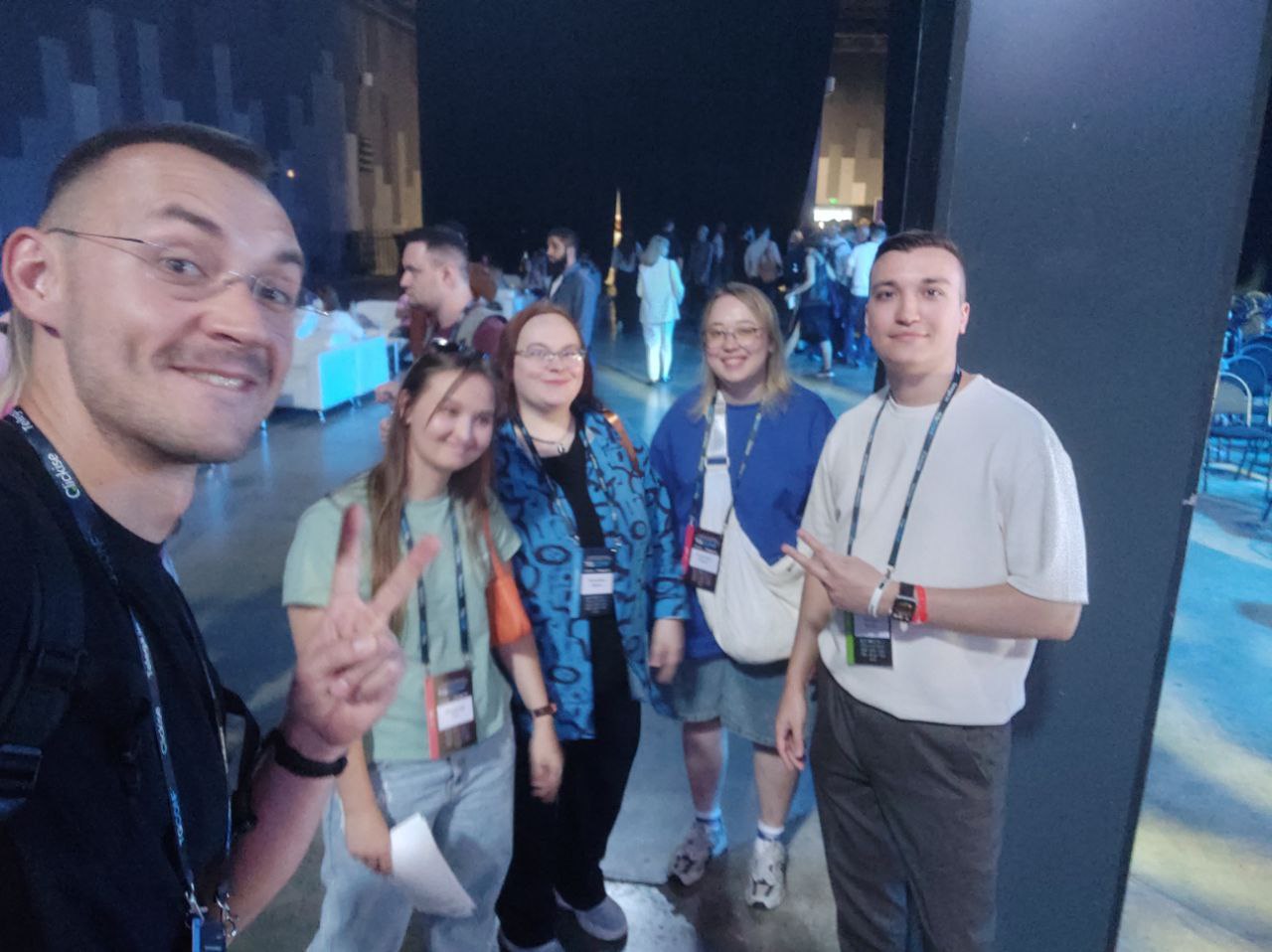 Инсайты TgConf ч.1
Как и обещал, немного инсайтов с выступлений, пока воспоминания свежи)
Для экспертов/фрилансеров от Влада Силантьева:
Ведите VC. Занимайтесь там продвижением постов | Сетка — социальная сеть от hh.ru