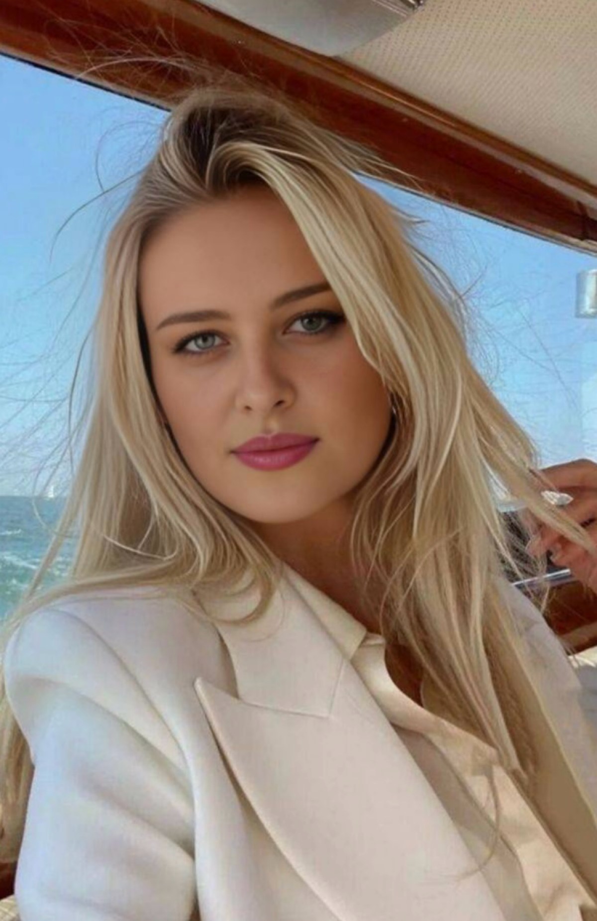 Самооценка. 
Самоценность. 
Самоидентификация.
Правило «3⃣- х ССС»
Что их объединяет? Начало «само» | Сетка — социальная сеть от hh.ru