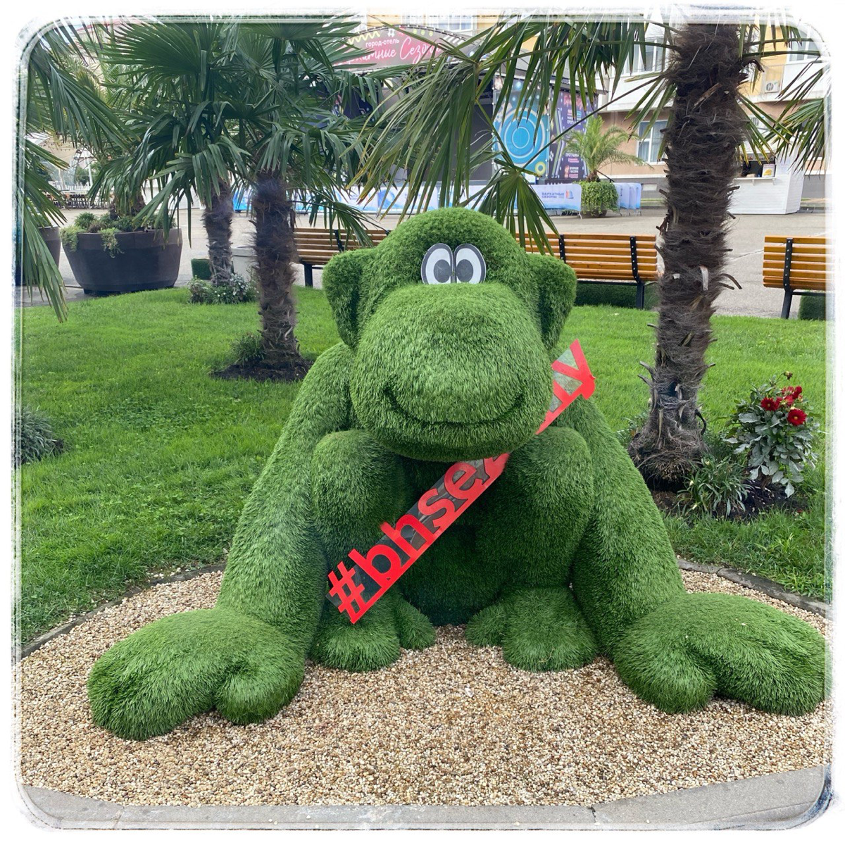 HR - перезагрузка
У меня настолько бешеный график поездок и работы, что даже мой телефон сходит с ума! 😂
Вчера вела семинар, а после него с 18 до 22:30 работала по другим проектам | Сетка — социальная сеть от hh.ru