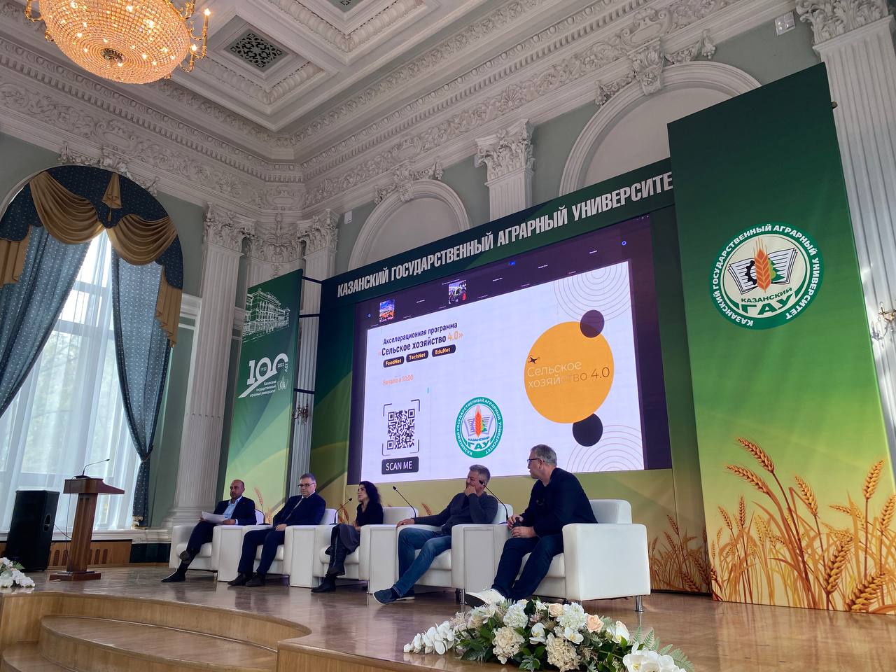 Впервые присутствую на открытии университетской акселерационной программы, дико прикольная штука 😂 Ща буду рассказывать им как генерировать идеи (которые никогда не сработают, ХАХАХА) | Сетка — социальная сеть от hh.ru