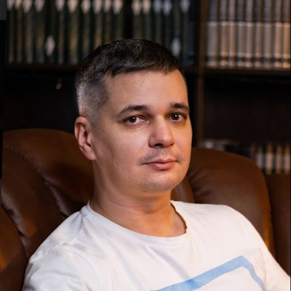 Михаил Иванов