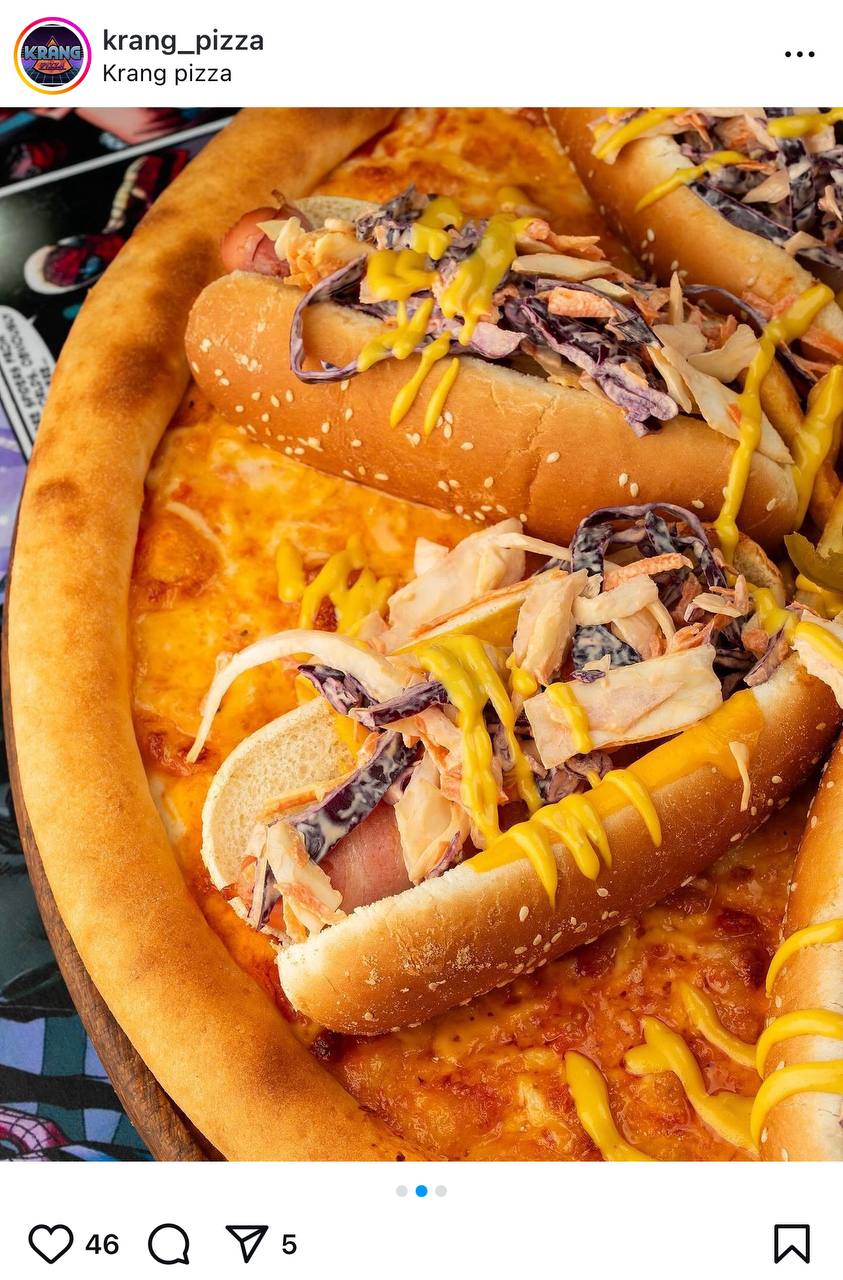 Внимание, огромная пицца с хот-догами, сыром, беконом и еще раз сыром. Полуметровое чудовище выкатила питерская пиццерия, а рассчитана пицца на фанатов (что) гигантомании или просто большую компанию | Сетка — социальная сеть от hh.ru