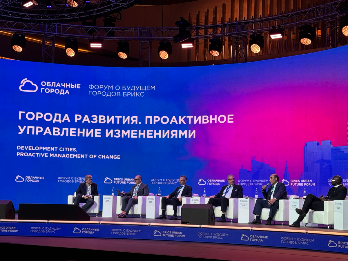 «Забыть слово искусственный и добавить слово естественный интеллект».
Самые интересные темы на форуме БРИКС были конечно же о цифровом развитии регионов и человеческом интеллектуальном потенциале | Сетка — социальная сеть от hh.ru