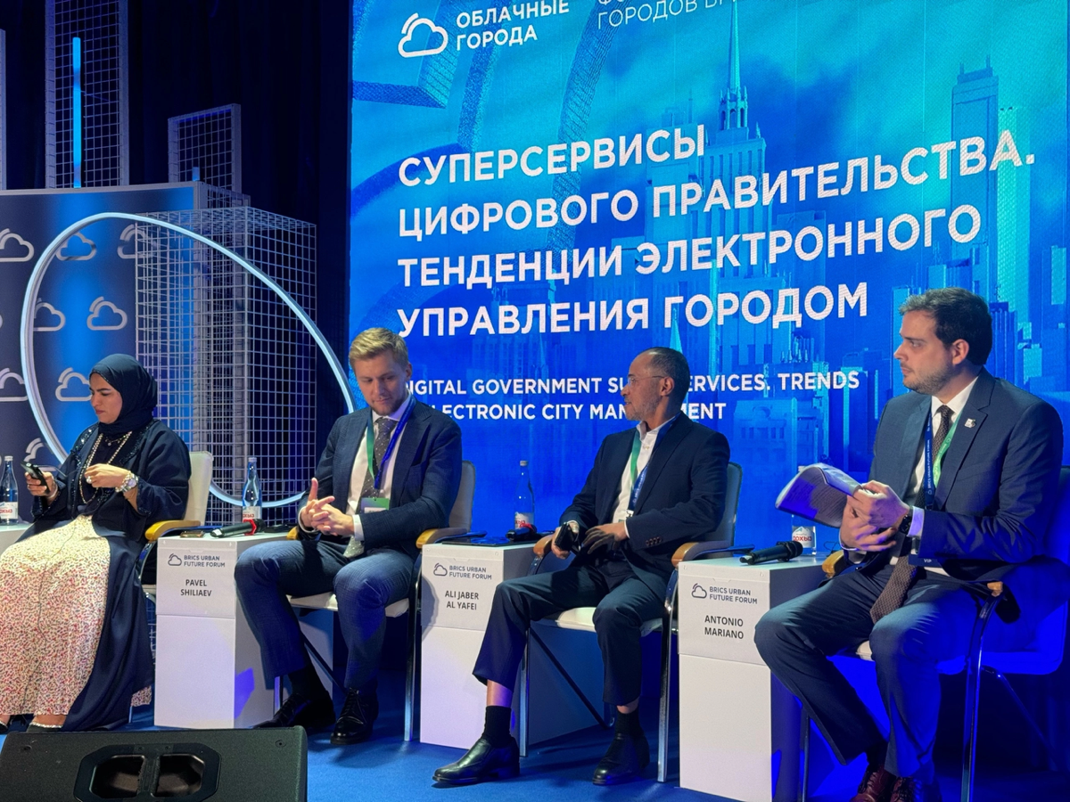 «Забыть слово искусственный и добавить слово естественный интеллект».
Самые интересные темы на форуме БРИКС были конечно же о цифровом развитии регионов и человеческом интеллектуальном потенциале | Сетка — социальная сеть от hh.ru