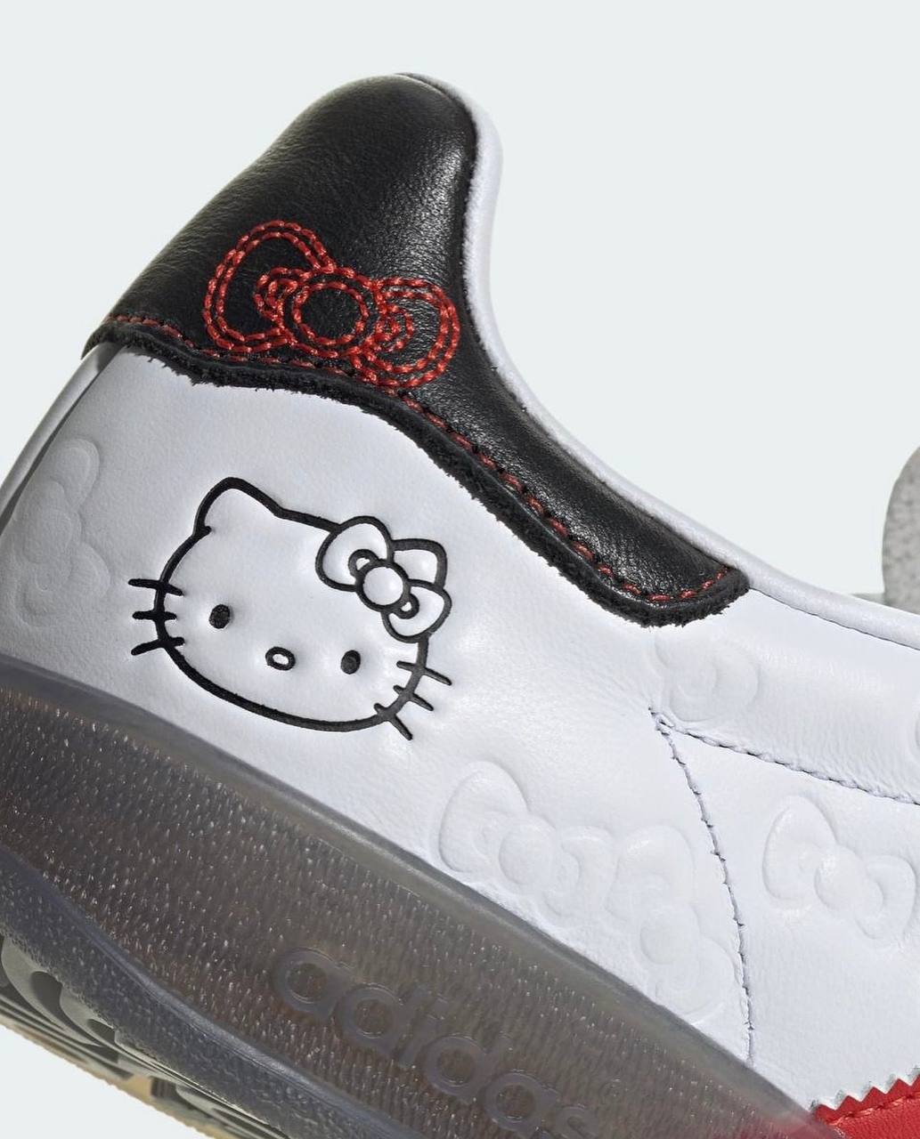 Вау, Adidas выпустит еще две модели кроссовок в стиле Hello Kitty. Дроп посвящен 50-летию знаменитой кошки. Релиз состоится 1 октября.
Мило!
🍕зумеры в телеграм | Сетка — социальная сеть от hh.ru