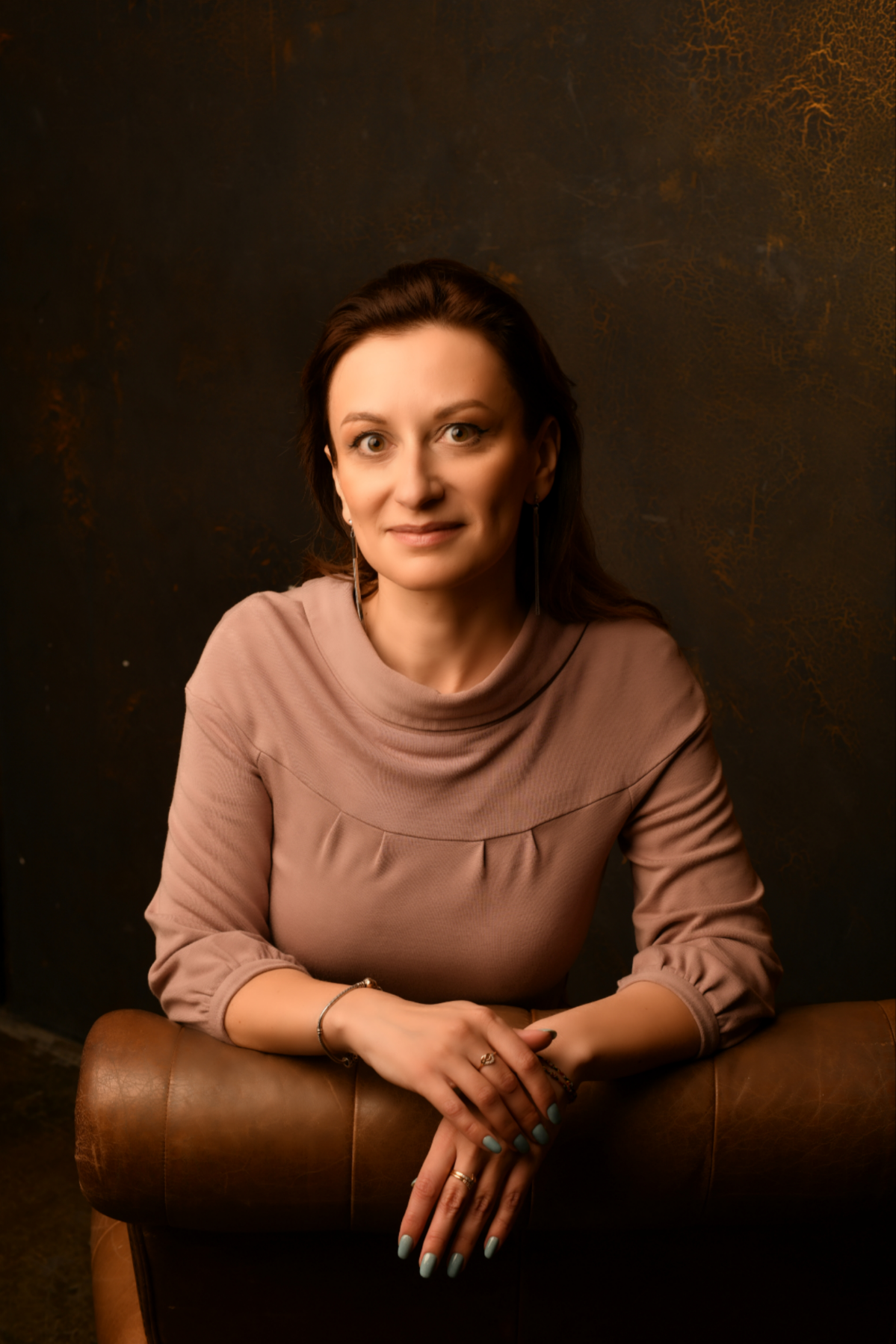 Коллеги приветствую!
👨‍⚖️ Обо мне:
Я -  юрист с 15 летним опытом в области корпоративного и гражданского права. Сотни зарегистрированных коммерческих и некоммерческих компаний, судов, договоров | Сетка — социальная сеть от hh.ru