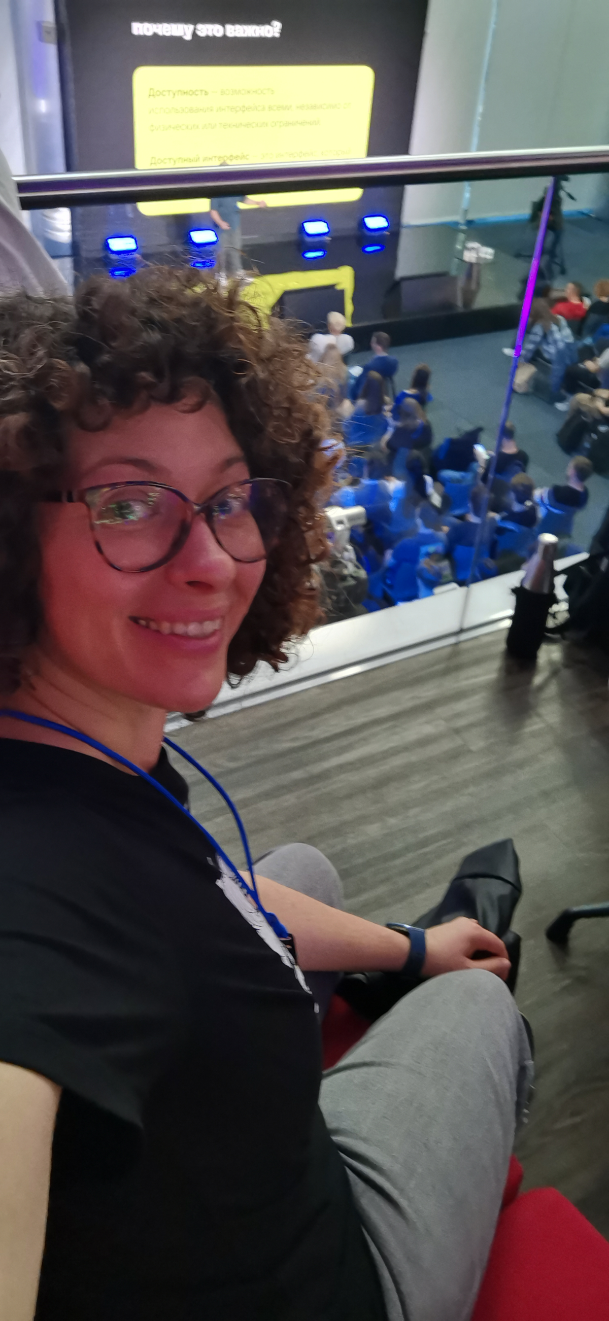 Вещаю из VK с dsgn conf | Сетка — социальная сеть от hh.ru