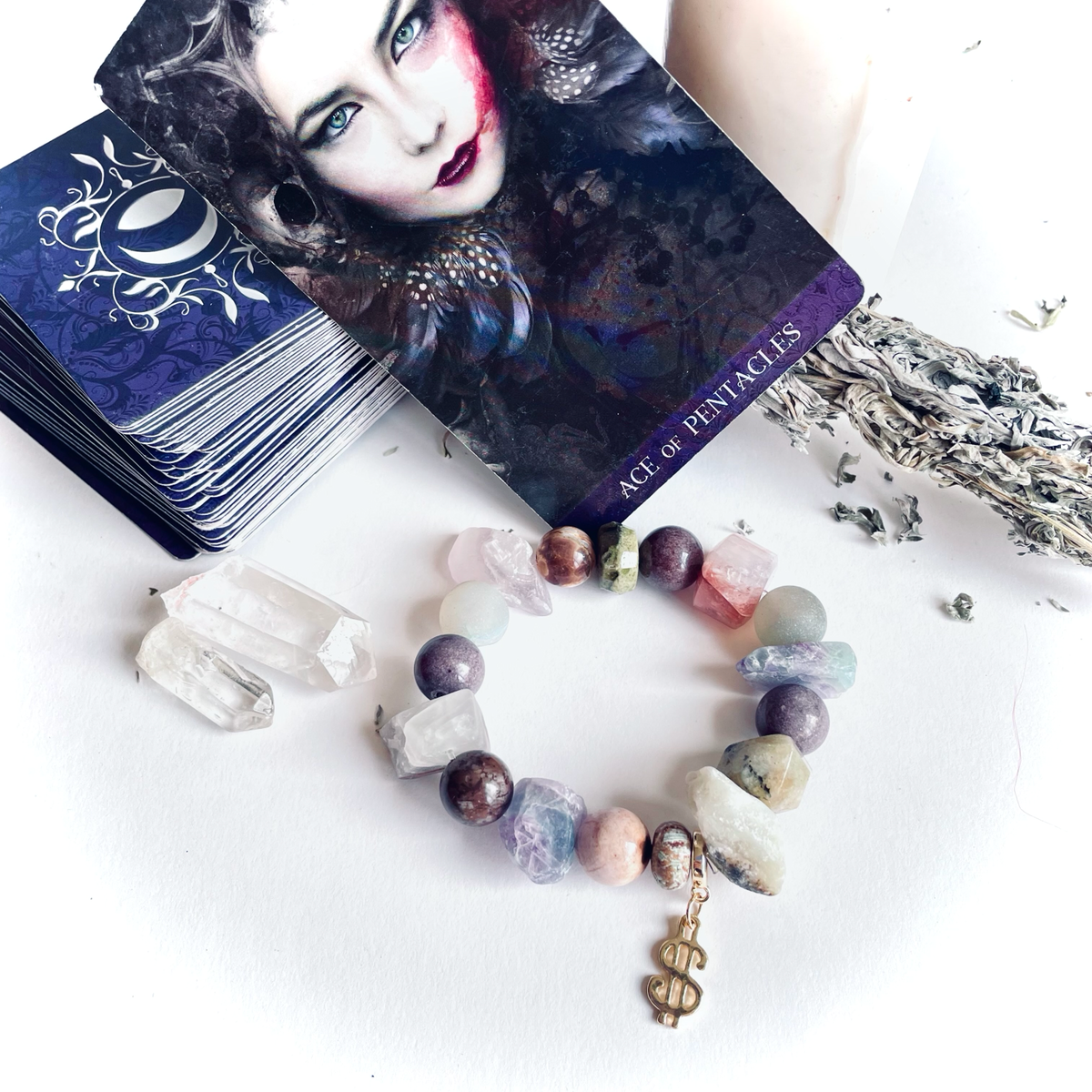 #постзнакомство  Всем приветик! Я Валерия Арт и я создатель Магазина - мастерской Mystic Handmade!)🤩
Очень люблю свою работу. Создаю для вас украшения более 13 лет | Сетка — социальная сеть от hh.ru