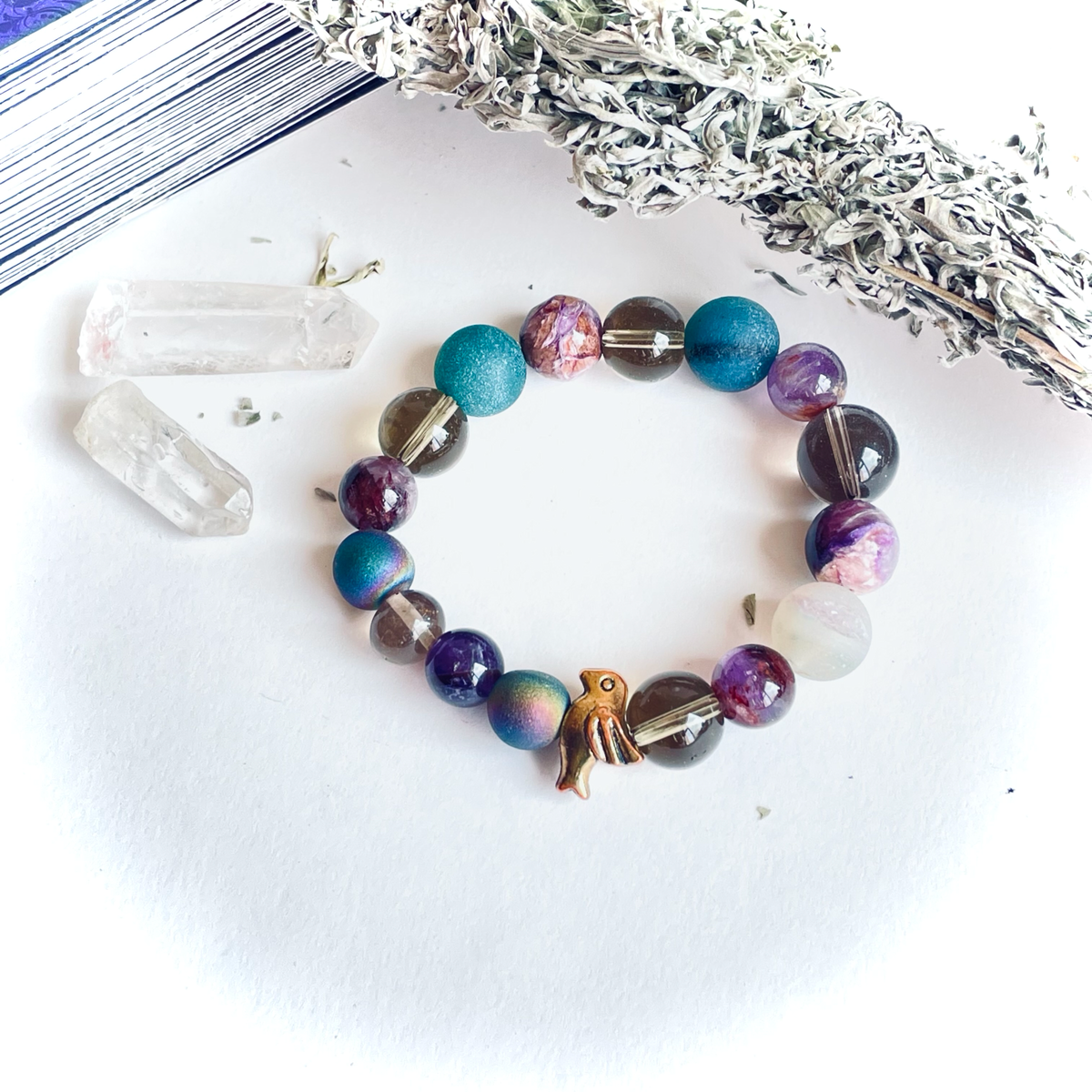 #постзнакомство  Всем приветик! Я Валерия Арт и я создатель Магазина - мастерской Mystic Handmade!)🤩
Очень люблю свою работу. Создаю для вас украшения более 13 лет | Сетка — социальная сеть от hh.ru