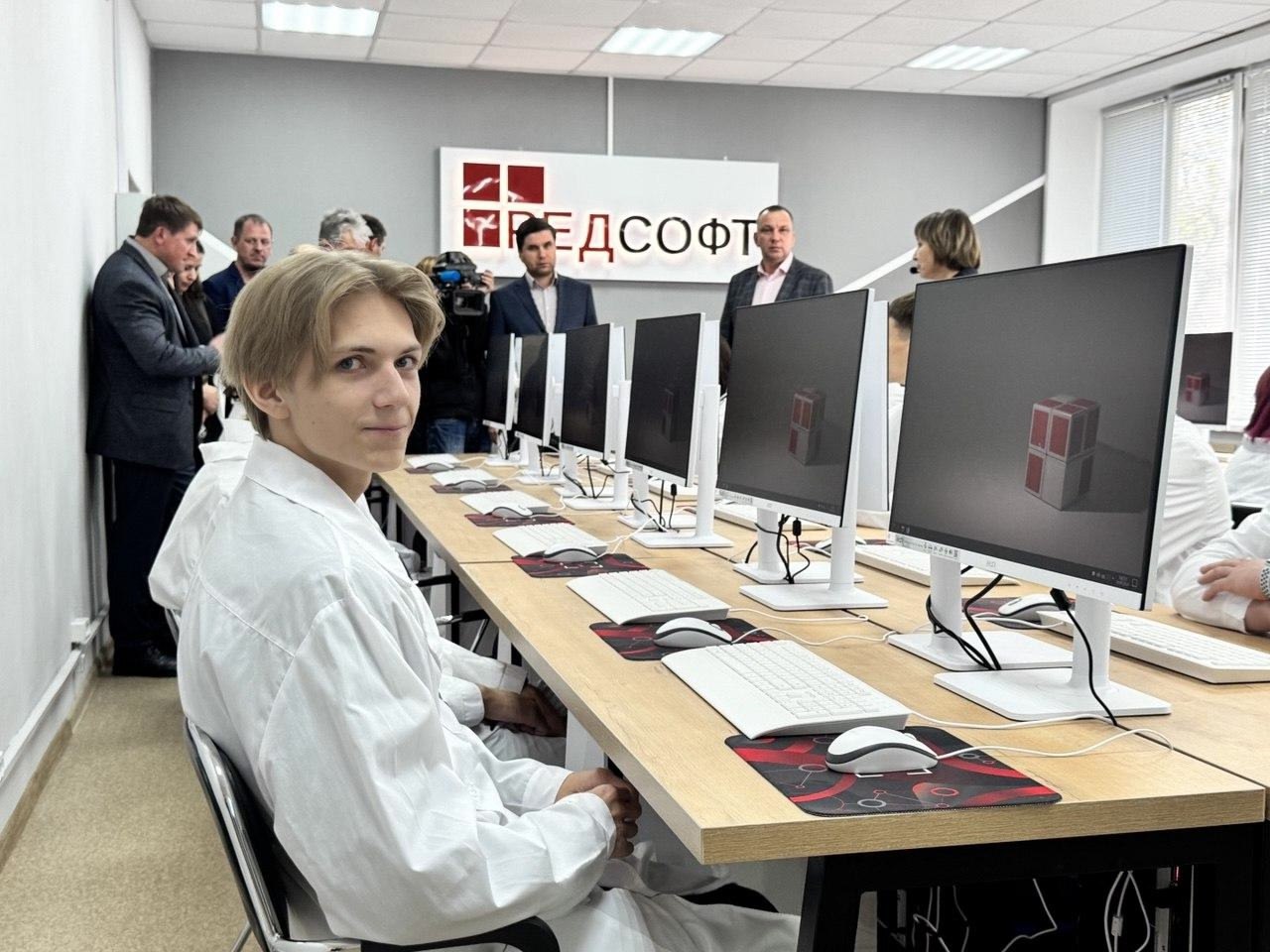 РЕД СОФТ открыл в Хабаровском техникуме техносферной безопасности и промышленных технологий (ХТТБПТ) лабораторию отечественного программного обеспечения
Студенты будут изучать администрирование информ... | Сетка — социальная сеть от hh.ru