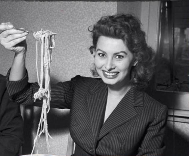 Вкус
Поделюсь рецептом пасты, вдохновлённым Софи Лорен, которая вчера отметила своё 90-летие (а нам всем ещё далеко до этого возраста) | Сетка — социальная сеть от hh.ru