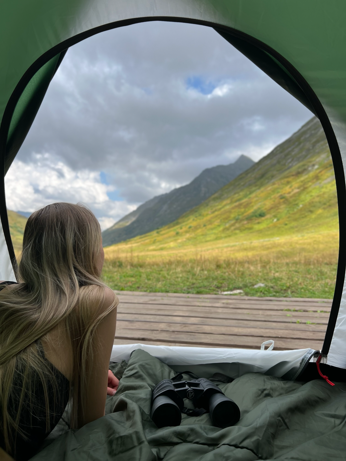 Сочинение на тему: «За что я люблю свою работу». 😍
Однажды летом, бросив все, променяв горы Урала на Кавказ и перебравшись в Поляну, для меня открылся новый удивительный мир | Сетка — социальная сеть от hh.ru