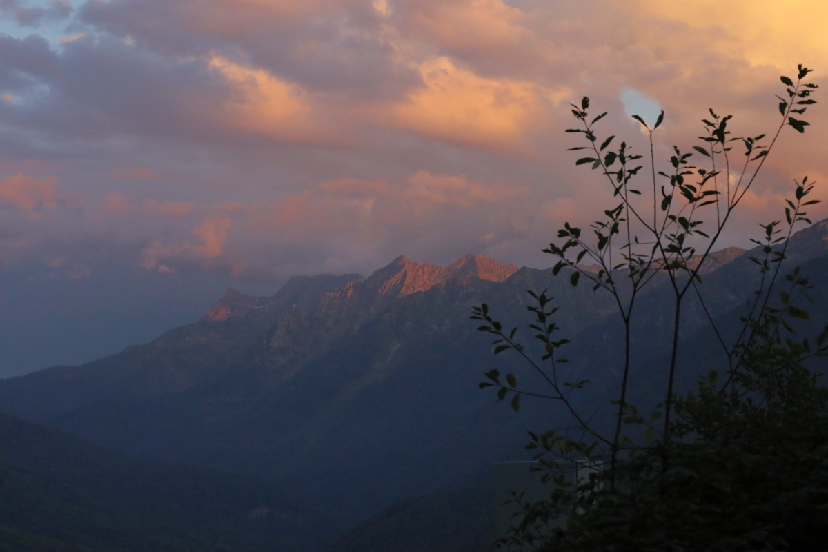 Сочинение на тему: «За что я люблю свою работу». 😍
Однажды летом, бросив все, променяв горы Урала на Кавказ и перебравшись в Поляну, для меня открылся новый удивительный мир | Сетка — социальная сеть от hh.ru