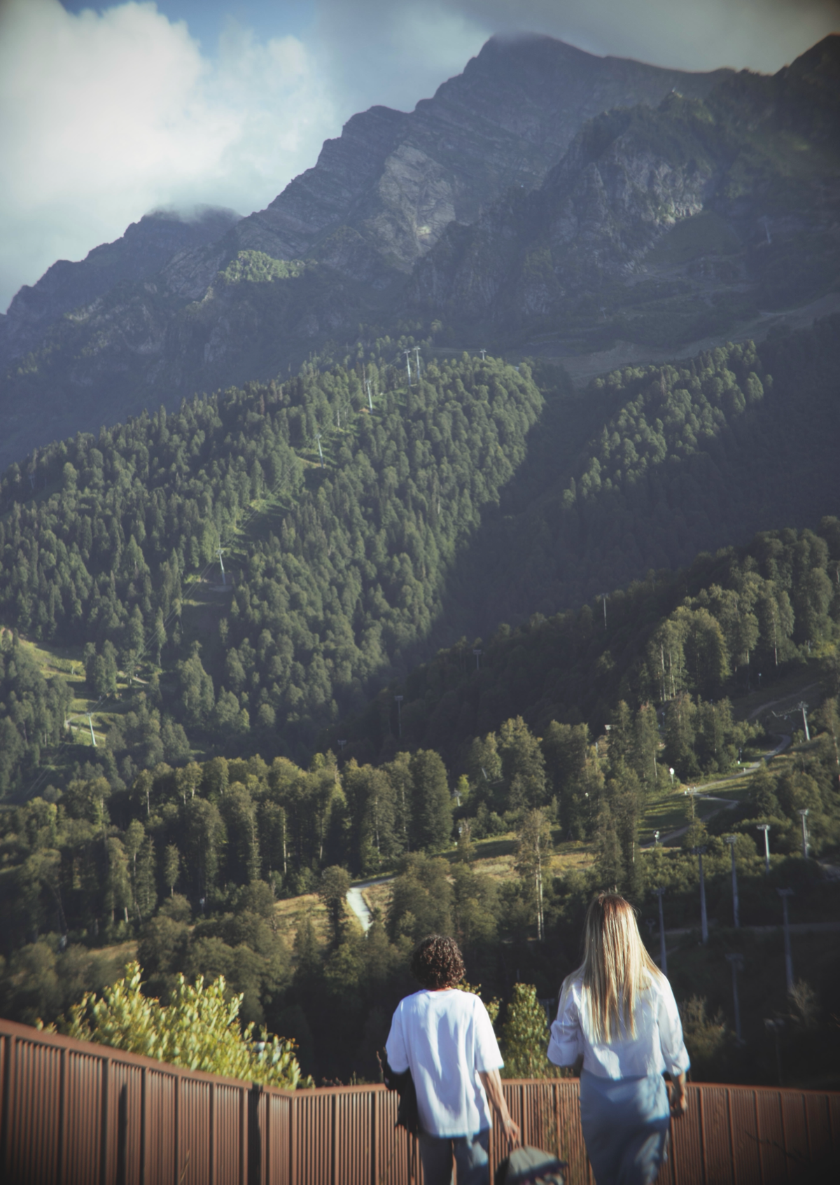 Сочинение на тему: «За что я люблю свою работу». 😍
Однажды летом, бросив все, променяв горы Урала на Кавказ и перебравшись в Поляну, для меня открылся новый удивительный мир | Сетка — социальная сеть от hh.ru
