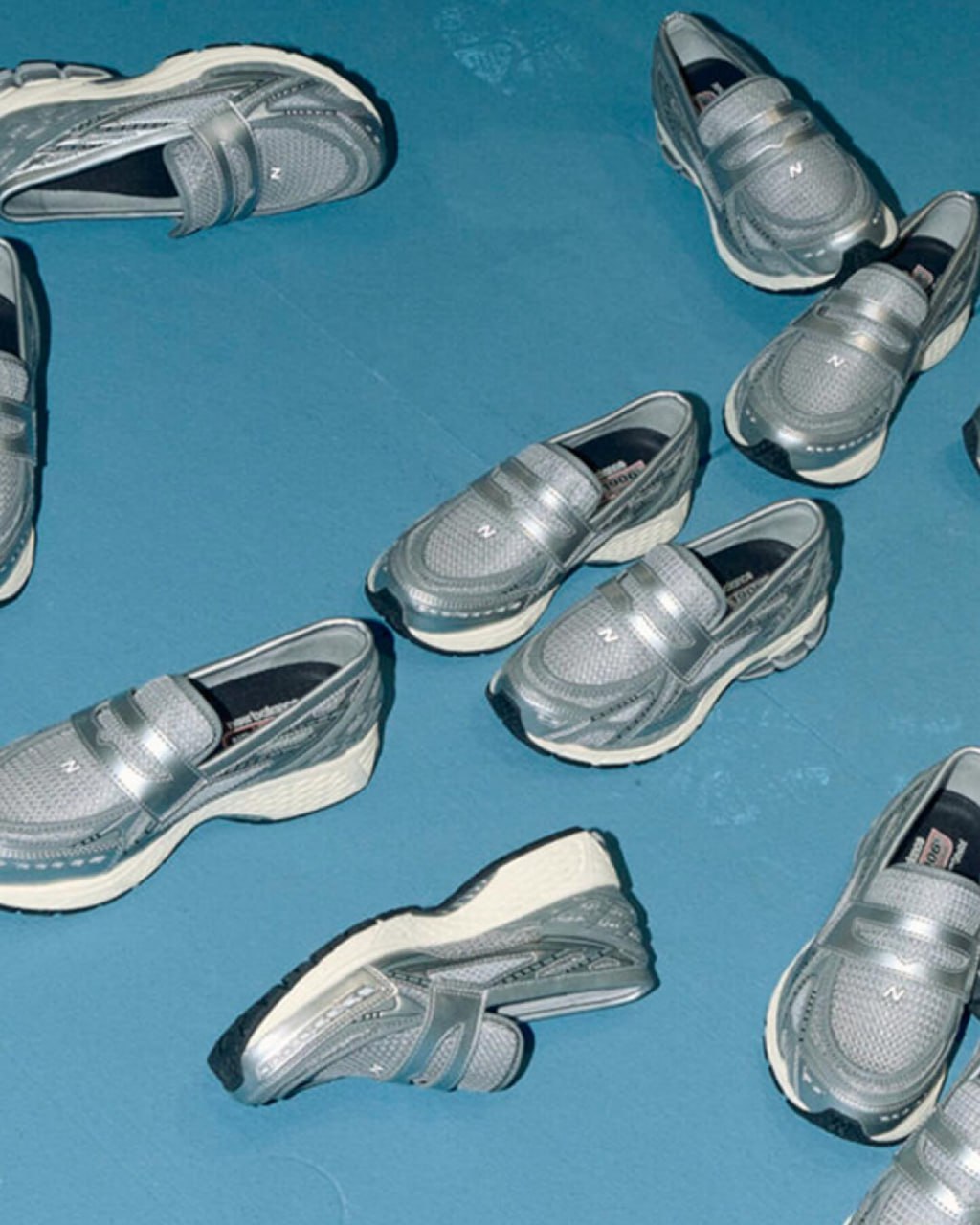 New Balance начали продажу новой модели 1906L — технологичных лоферов цвета металлик. Цена пары — $159 | Сетка — социальная сеть от hh.ru