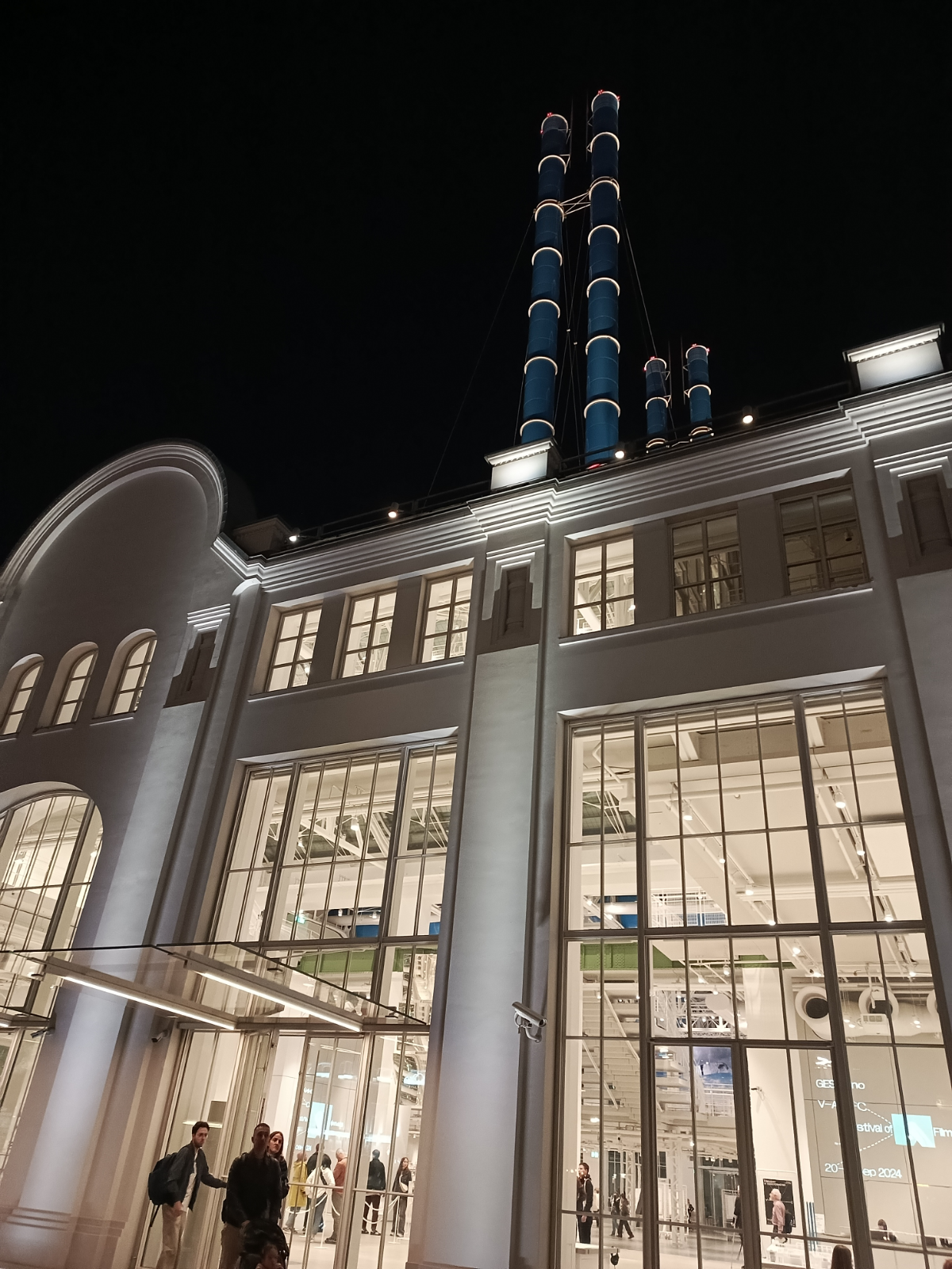 Что должен делать маркетолог по выходным?  Правильно - развивать насмотренность. | Сетка — социальная сеть от hh.ru
