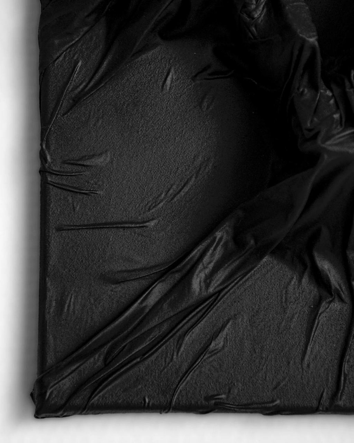 Жуткие кошмары, запечатанные в полотне
Картины руки Елены Найдовска —чистое воплощение ужаса и тревоги. Складывается ощущение, будто что-то или кто-то навеки заточен в полотне | Сетка — социальная сеть от hh.ru