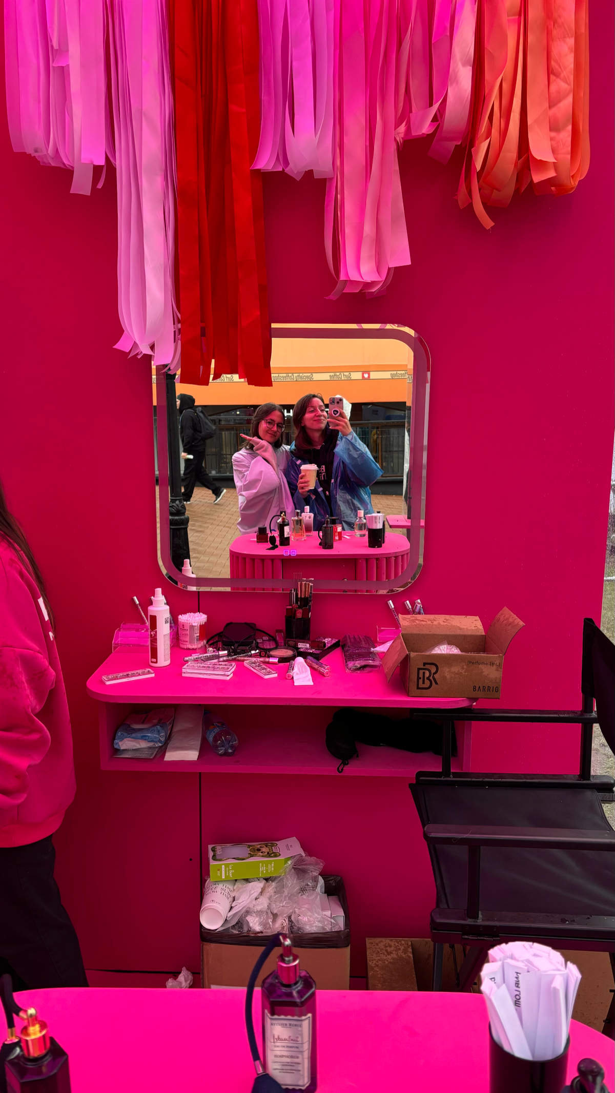 Я работаю менеджером по развитию бренда работодателя и я обожаю то, чем занимаюсь ❤️  
моя крутая работа позволяет мне постоянно развиваться (и развивать!) и учиться новому | Сетка — социальная сеть от hh.ru