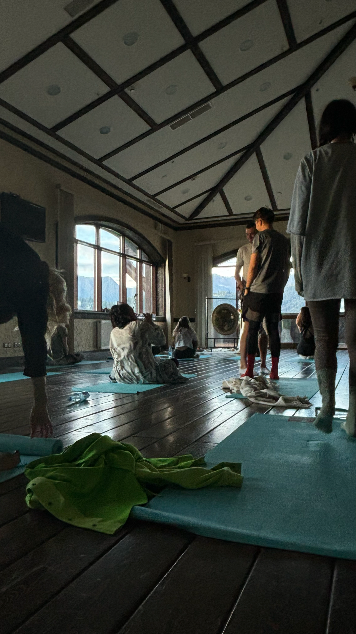 Я работаю менеджером по развитию бренда работодателя и я обожаю то, чем занимаюсь ❤️  
моя крутая работа позволяет мне постоянно развиваться (и развивать!) и учиться новому | Сетка — социальная сеть от hh.ru