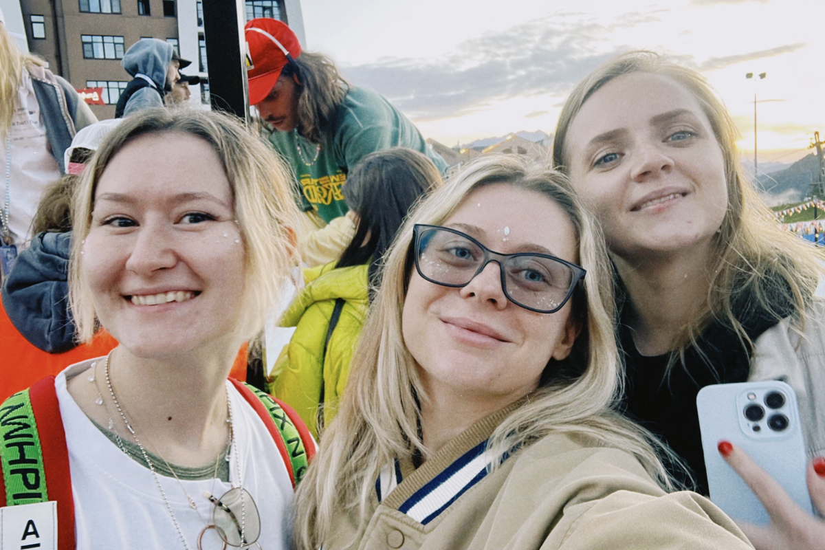 Люблю свою работу за возможности, открытия, людей и возможность создавать, сочинять и наслаждаться жизнью 🫶🏼 
На самом деле, моя работа это больше про людей — понять, что им нравится, что их увлекает ... | Сетка — социальная сеть от hh.ru