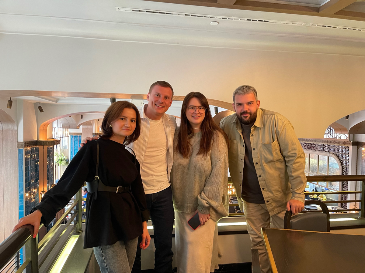 Сегодня встречались с ребятами из #безгалстуков🥰
Присоединяйтесь к нам в тг - https://t.me/bezgalstukovru
Впереди столько интересного🌪️ | Сетка — социальная сеть от hh.ru