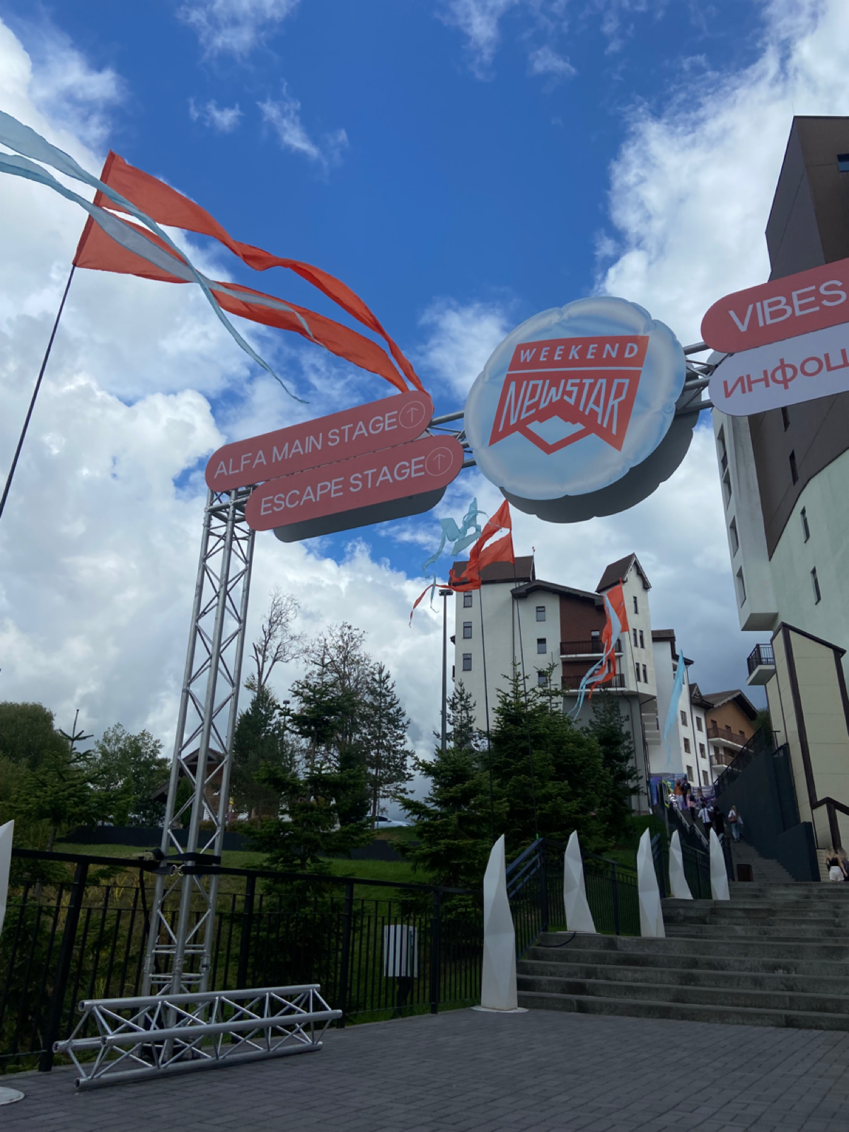 #нетвеоркингвгорах
я люблю свою работу, потому что нет ничего лучше, чем познавать новое и делиться этим с другими! 
распространять добро и любовь к танцу и музыке. | Сетка — социальная сеть от hh.ru