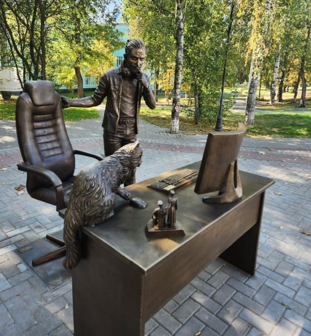Памятник программисту в Ижевске | Сетка — социальная сеть от hh.ru