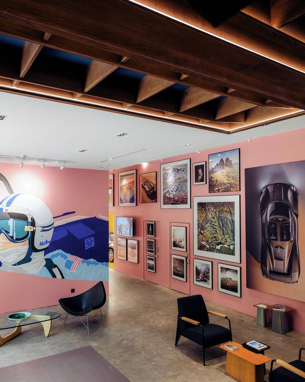 Геометрия и цвет 
На дворе понедельник, и как обычно, я хочу поделиться чем-то вдохновляющим - стилевое место Curvistan в Бангкоке.
Curvistan — это целая вселенная эстетики | Сетка — социальная сеть от hh.ru