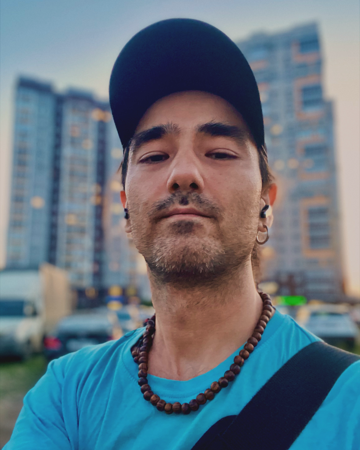 Всем привет! Мой первый пост!
Я графический дизайнер! Если вы готовы к сотрудничеству, я вас жду в этой новой сети под название «Сетка» | Сетка — социальная сеть от hh.ru