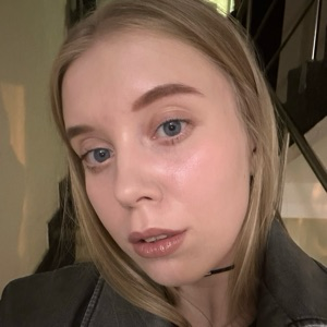 Анна Тихонова