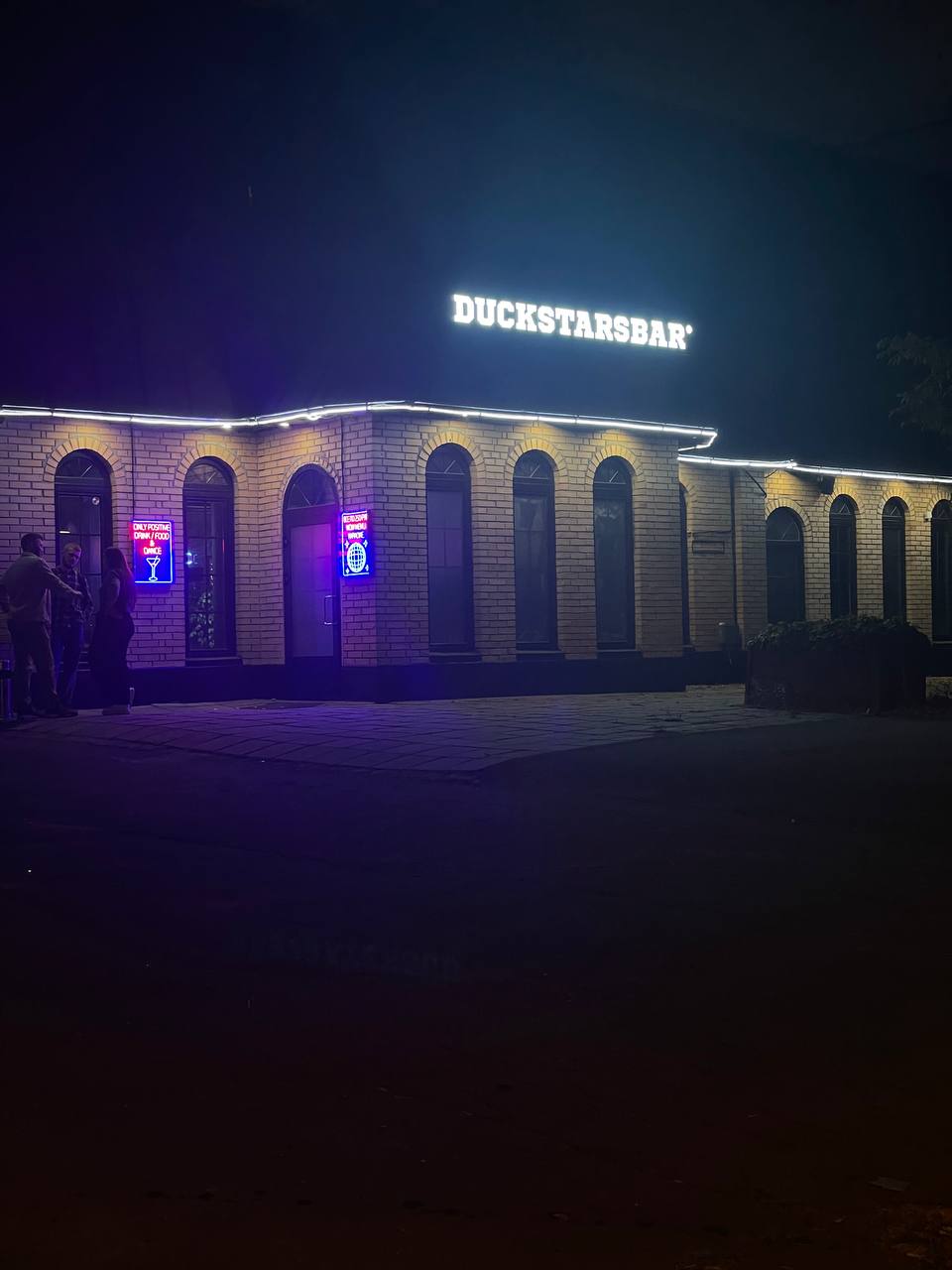 #новыеместа
Паб с утками
13.09 на месте Бирхауса открылась новая точка Duckstars bar (ул. Абельмановская, 4А, м.Пролетарская) | Сетка — социальная сеть от hh.ru