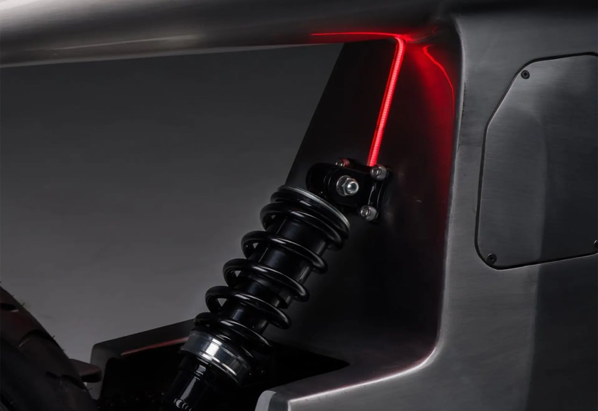 ⚡️EVE Odyssey  — футуристичный алюминиевый мотоцикл компании Bandit9 🏍️
Основные характеристики:
●   Двигатель: 125-кубовый Honda с воздушным охлаждением.
●   Коробка передач: четырёхступенчатая | Сетка — социальная сеть от hh.ru