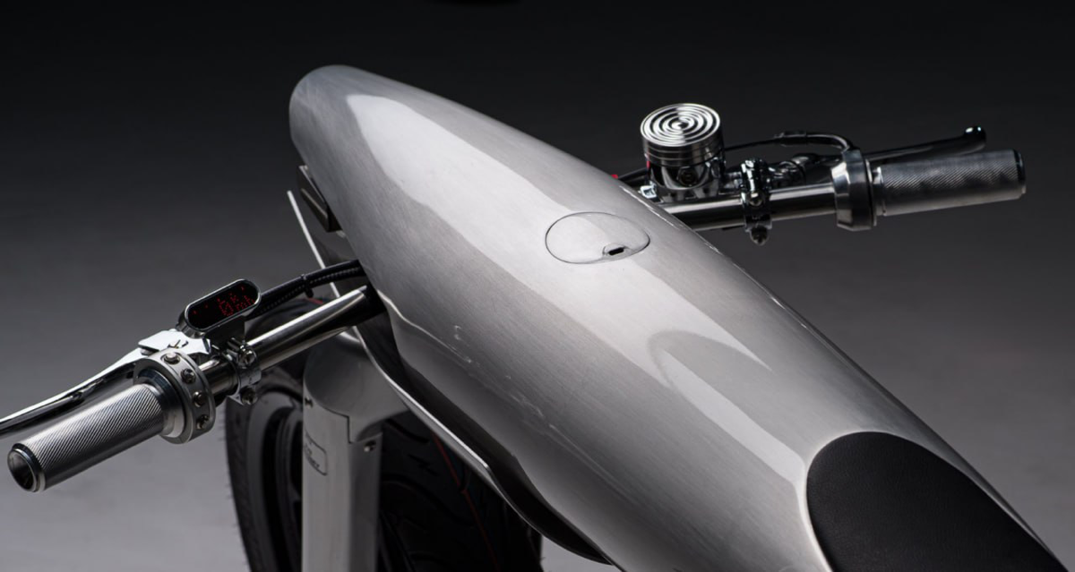 ⚡️EVE Odyssey  — футуристичный алюминиевый мотоцикл компании Bandit9 🏍️
Основные характеристики:
●   Двигатель: 125-кубовый Honda с воздушным охлаждением.
●   Коробка передач: четырёхступенчатая | Сетка — социальная сеть от hh.ru