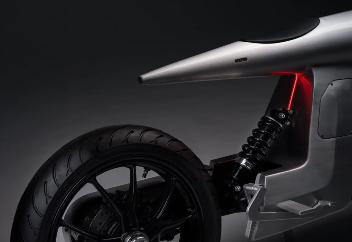 ⚡️EVE Odyssey  — футуристичный алюминиевый мотоцикл компании Bandit9 🏍️
Основные характеристики:
●   Двигатель: 125-кубовый Honda с воздушным охлаждением.
●   Коробка передач: четырёхступенчатая | Сетка — социальная сеть от hh.ru